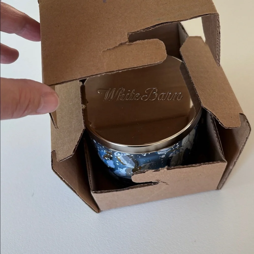 NWT Bath and Body Works White Barn Winter 3 Wick Candle with Box Cozy Blue Snow - Picture 3 of 10